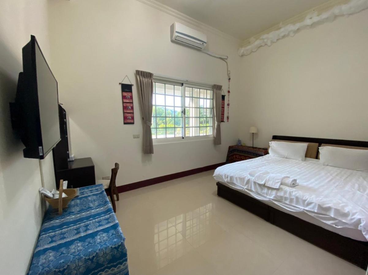 Mountain Gods B&B Nantou Екстер'єр фото